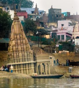 Ratneshwar Mahadev Mandir: Kashi’s Iconic 9-Degree Lean at Manikarnika Ghat – steeper than the Leaning Tower of Pisa, Timeless like the Ganges