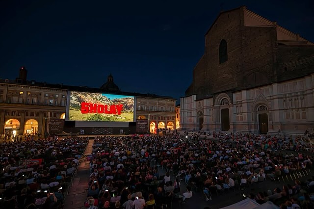 Embers Effervesce, Sholay Shimmers Embers Effervesce, Sholay Shimmers